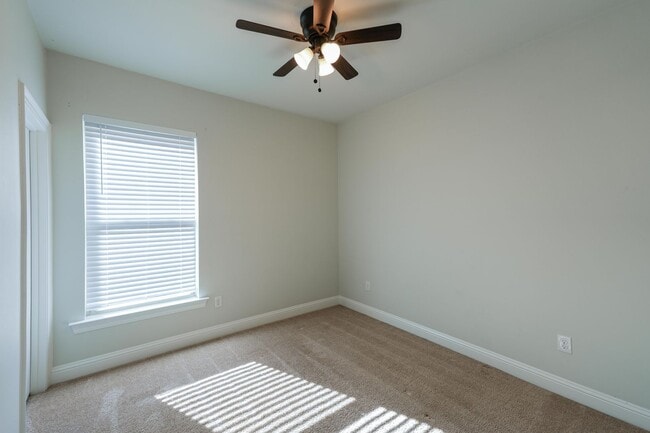 Building Photo - Beautiful 3 bedroom/2 bathroom in Willow Heights