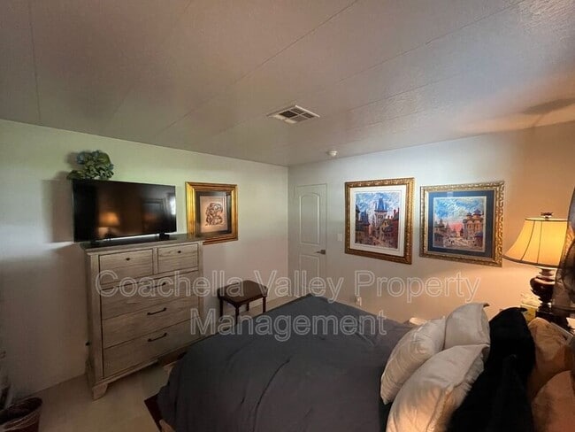 Building Photo - 421 S Paseo Laredo