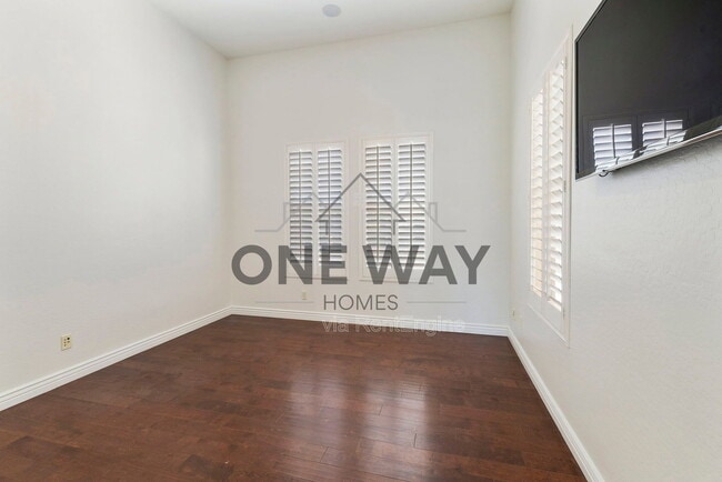 Building Photo - 4432 E Ford Ave