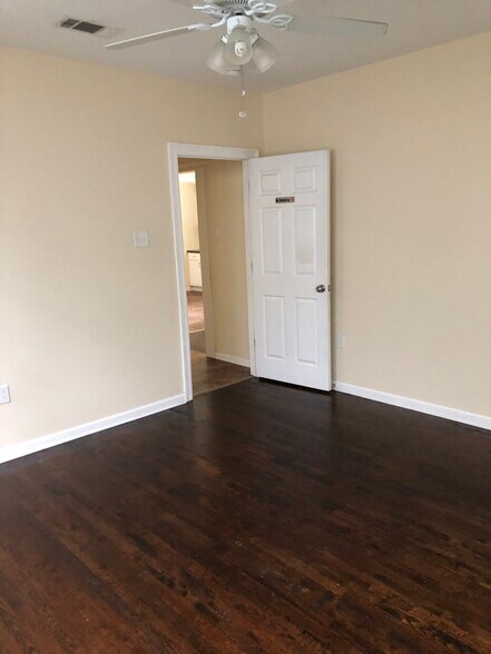 Building Photo - 564 Cotton St