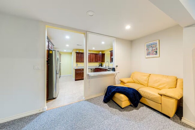 Building Photo - Fully Furnished Daylight Basement 2 Bedroo...