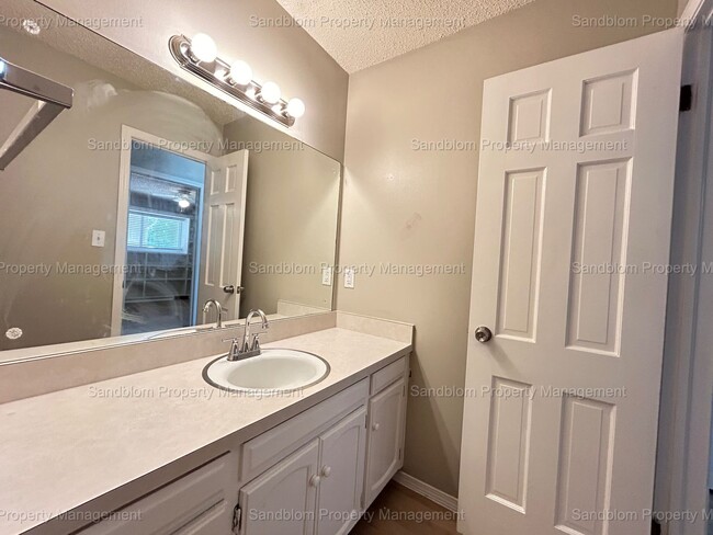 Building Photo - For Lease | Midtown Tulsa | Duplex