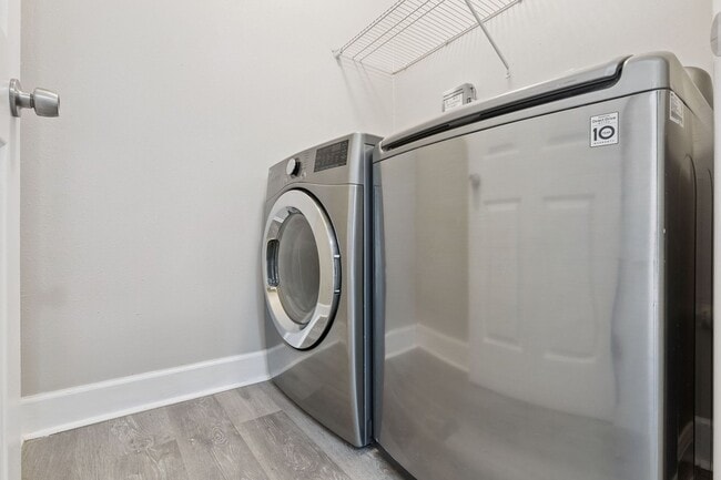 Building Photo - Beautifully Updated 2BR/1.5BA Altamonte Springs Townhome with Modern Finishes