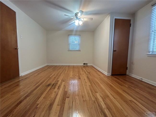 Building Photo - 3 Wills Dr