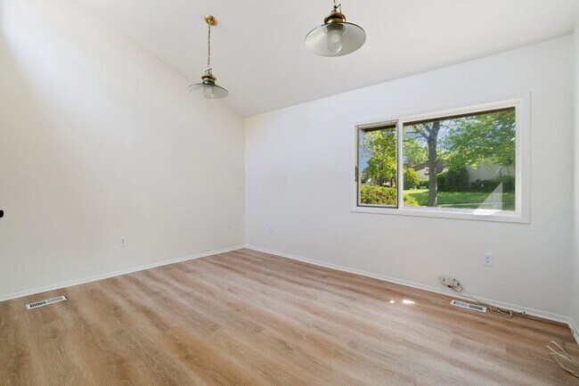 Building Photo - 11273 Skilift Ct