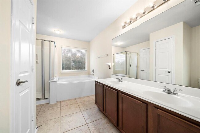 Building Photo - 3315 Victorian Manor Ln
