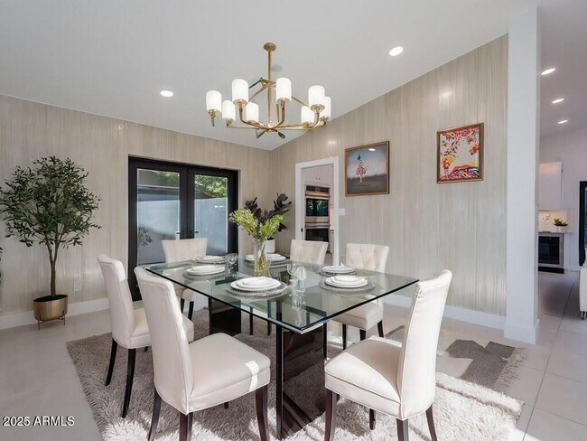 Building Photo - 4748 E Redfield Rd