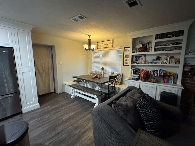 Building Photo - 20953 Trinity Way