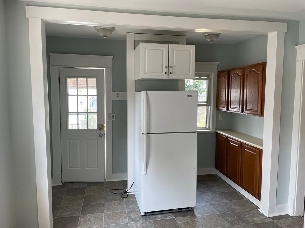 Building Photo - 84 Woodlawn St