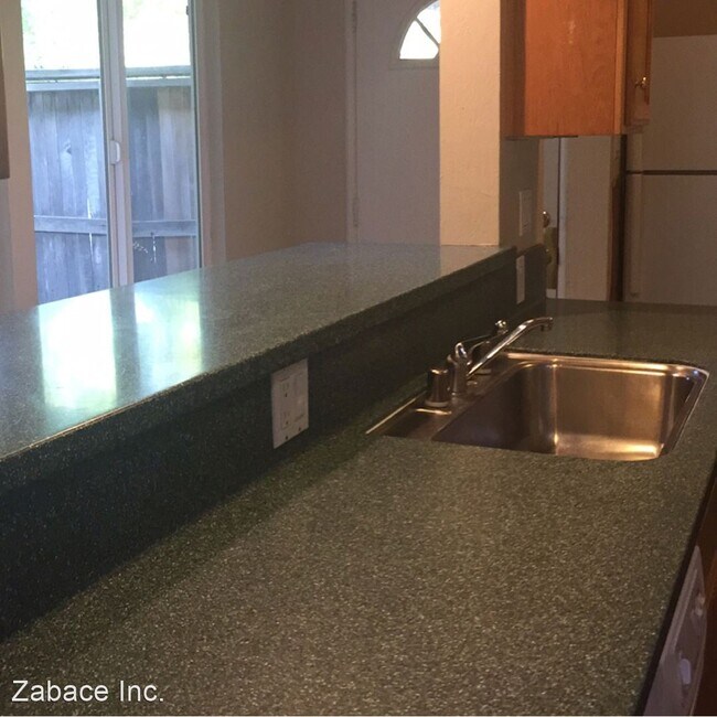 Building Photo - 6 br, 3 bath House - 702 Anderson Road - M...