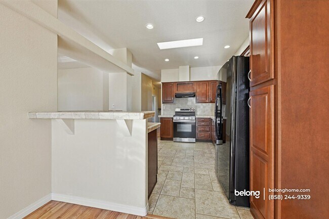 Building Photo - 2700 E Valley Pkwy