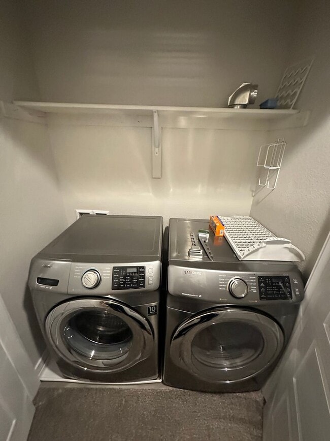 Building Photo - Amazing 3 bedroom townhome in Windsor!