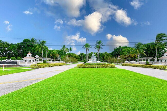 Building Photo - 10703 Versailles Blvd