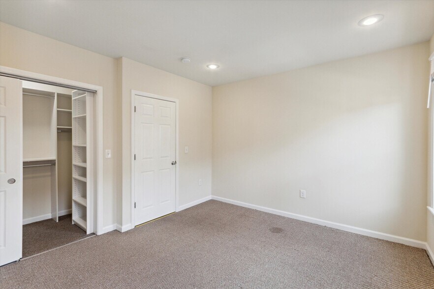 Building Photo - 1804 W Montgomery Ave