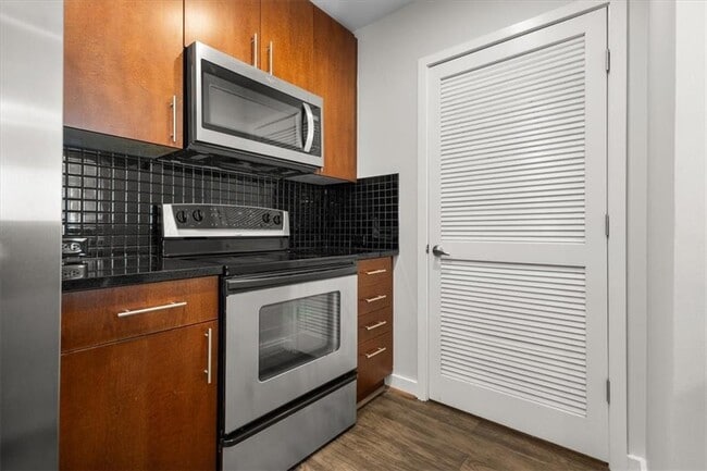 Building Photo - 250 Pharr Rd NE