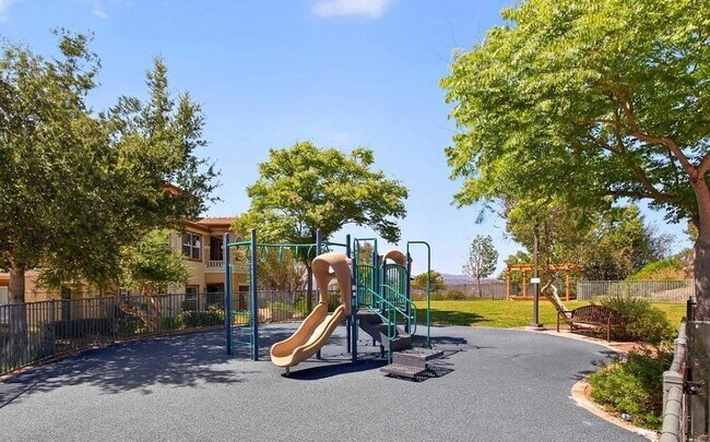 Building Photo - 1106 Calabria St