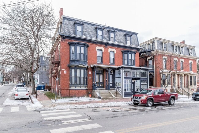 Building Photo - 760 Congress St