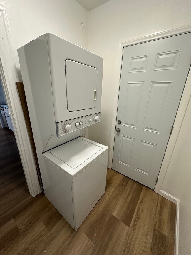 Laundry room - 1123 Laveta Terrace