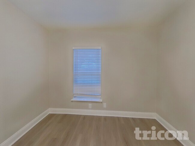 Building Photo - 523 Red Coat Ln