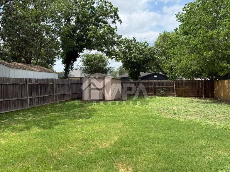 Building Photo - 6811 Evercrest Ln