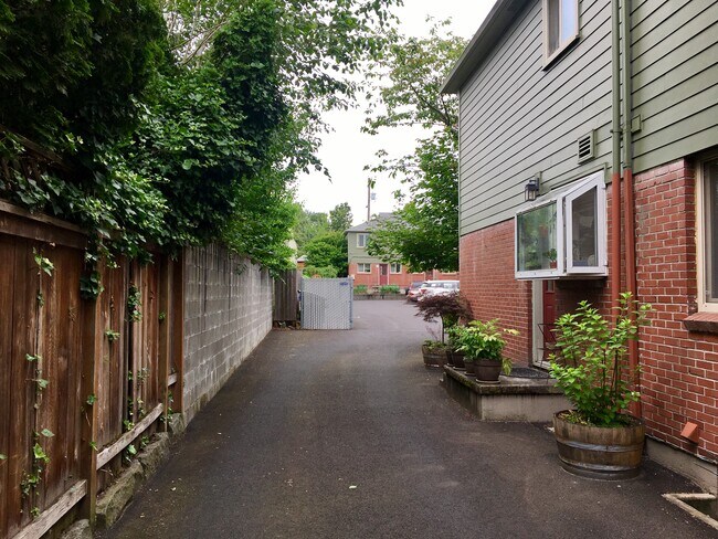 gated parking - 2515 SE 51st Ave