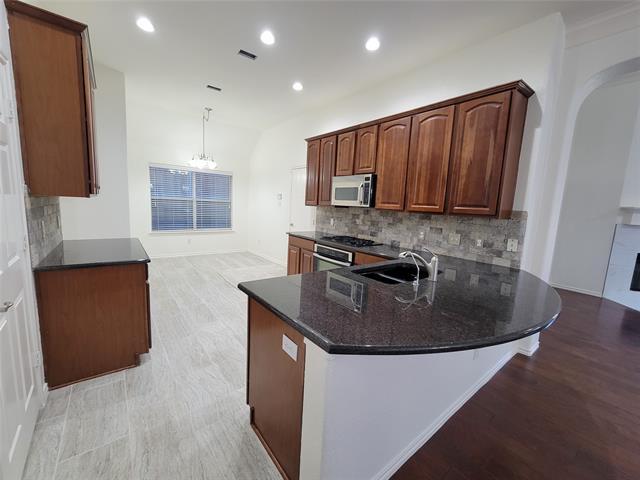 Building Photo - 9320 Woodhurst Dr