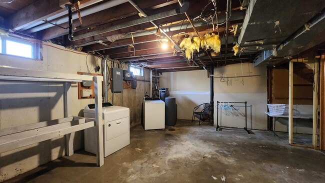 Building Photo - 2421 Adler Cir