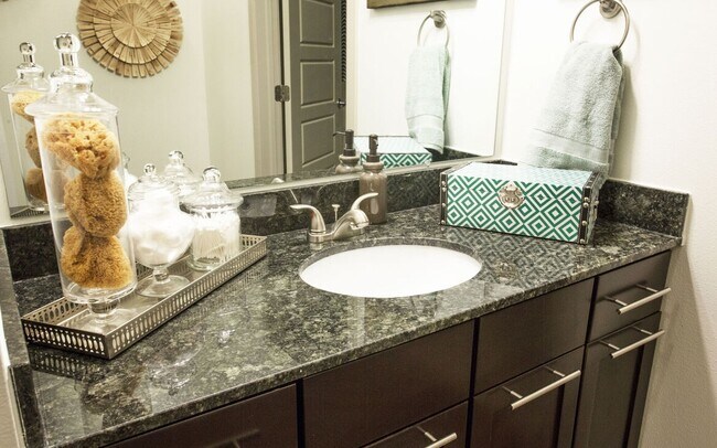 Building Photo - Boutique Living with Modern Comfort!