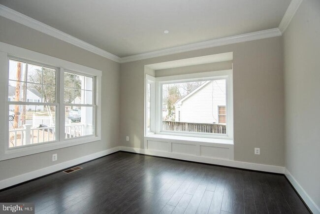 Building Photo - 6928 Regent Ln