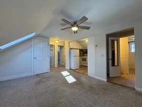 Building Photo - 37 Oak St