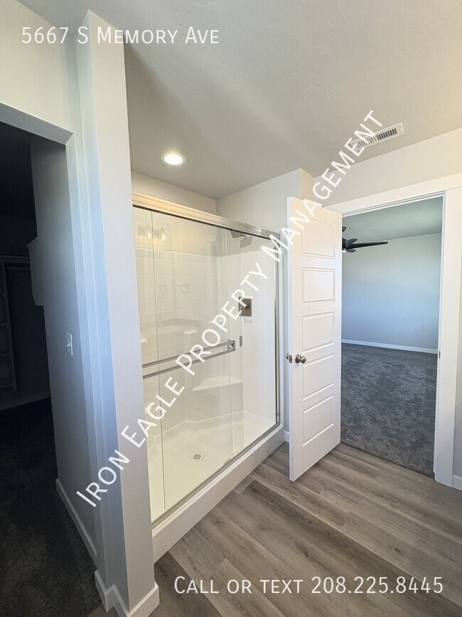 Building Photo - 5667 S Memory Ave
