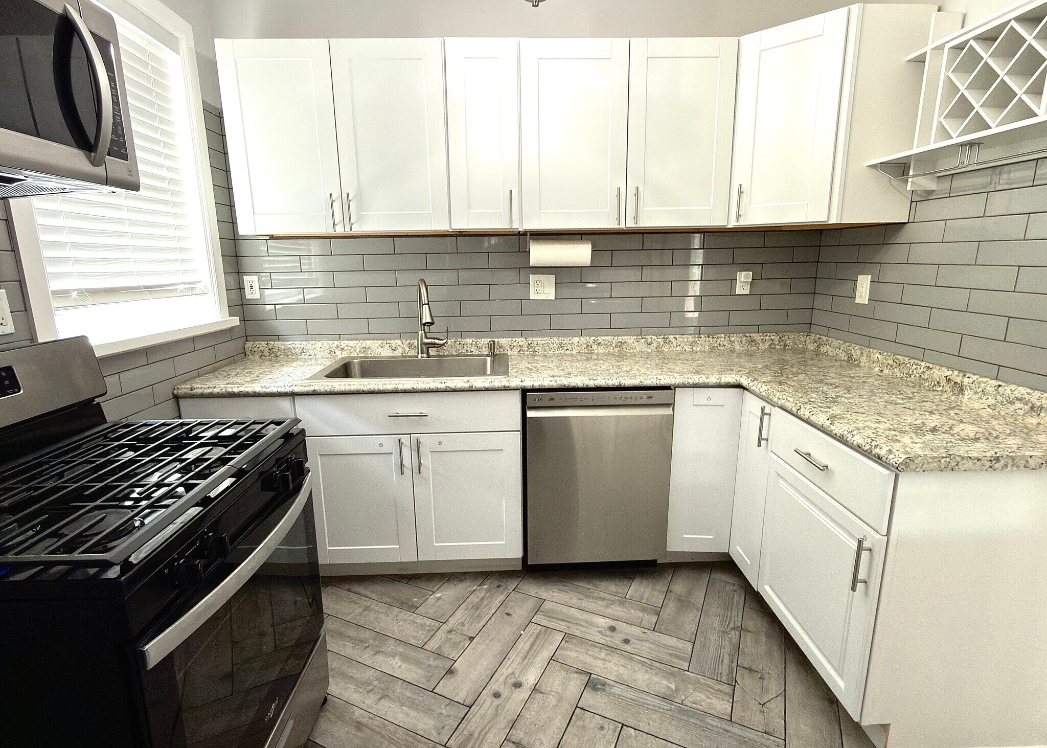 Building Photo - 4711 N Kenton Ave