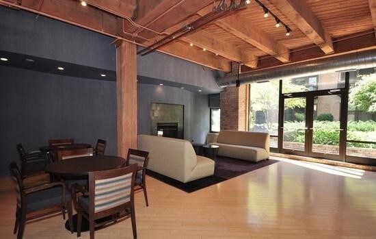 Building Photo - 1040 W Adams #426