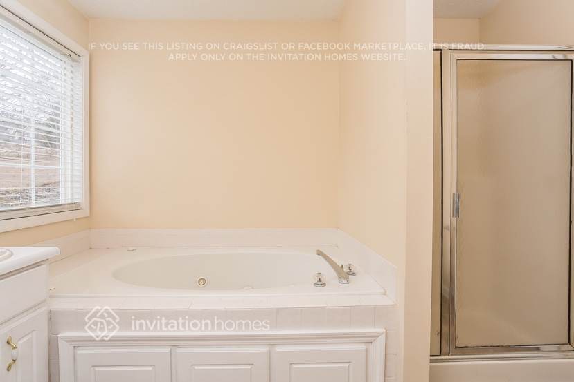 Building Photo - 210 Berkshire Pass