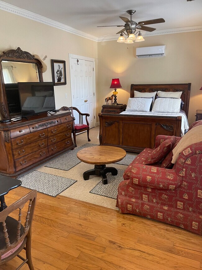 Building Photo - 175 Schools Dr