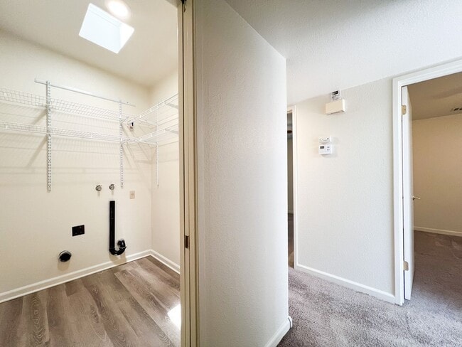 Building Photo - Spacious 3 Bed 2 Bath Home