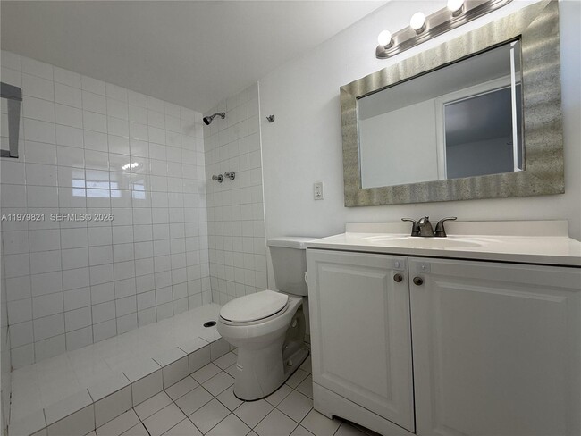 Building Photo - 15201 NE 6th Ave