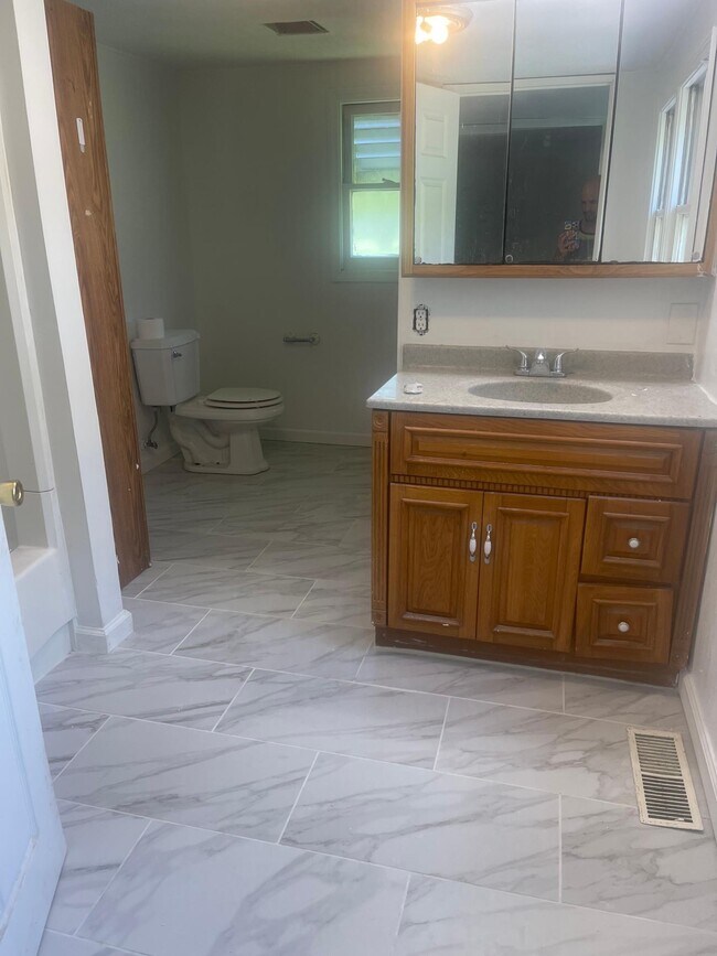 Building Photo - 204 South St