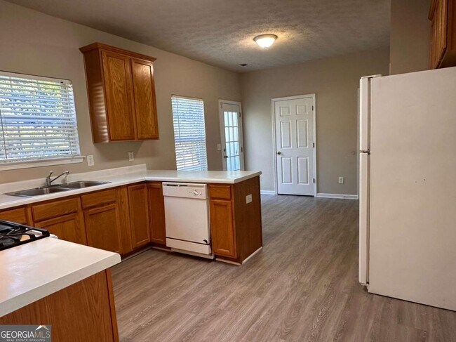 Building Photo - 305 Hulan Way