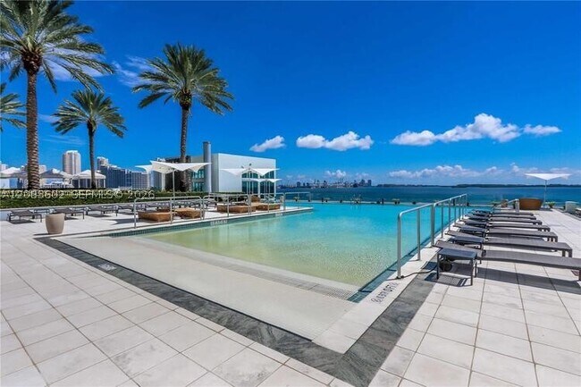 Building Photo - 1331 Brickell Bay Dr