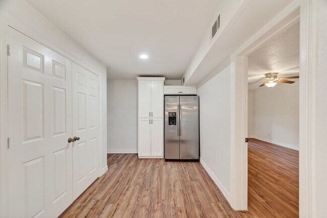 Building Photo - 4520 Sharon St