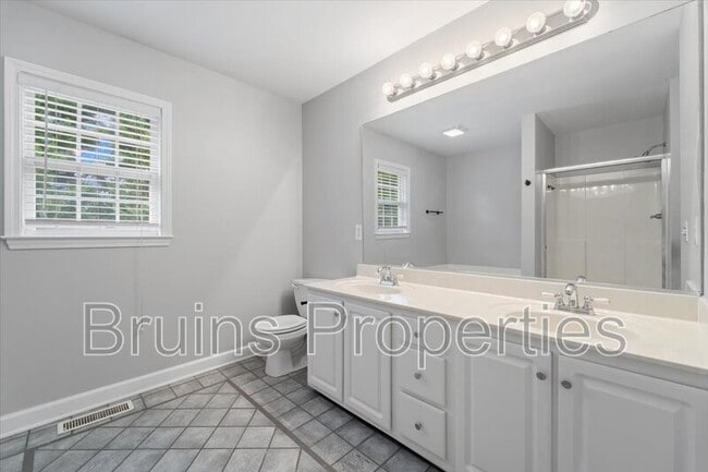 Building Photo - 1520 Birkdale Ct