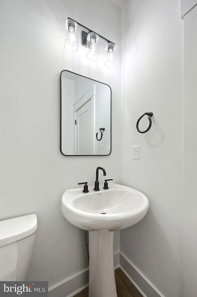 Building Photo - 1022 Trinity Rd