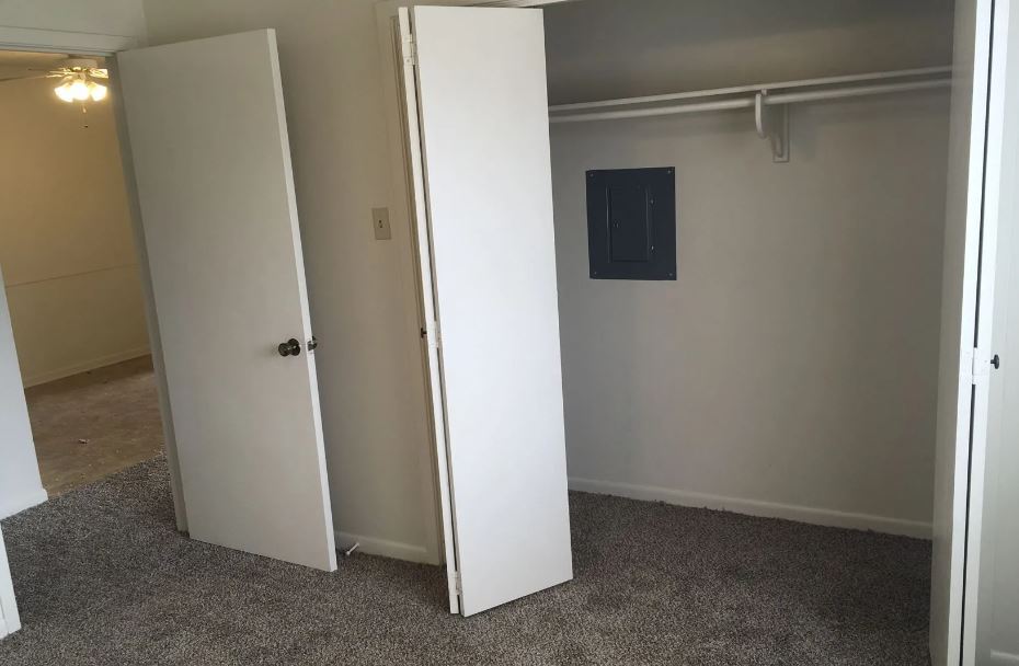 Building Photo - 2411 Pedernales Dr