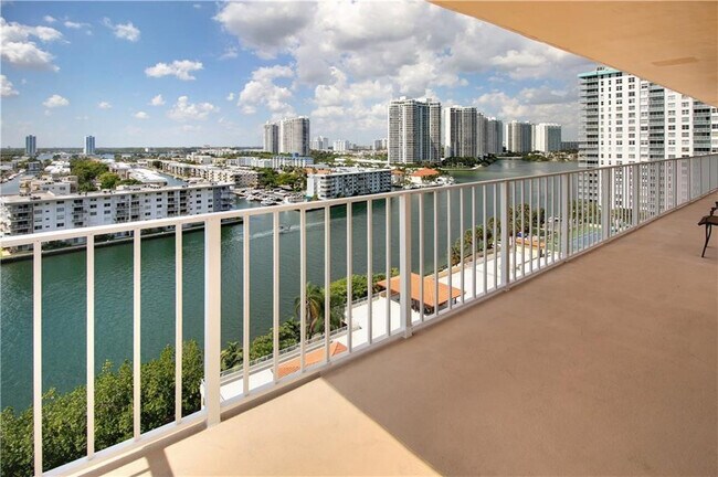 Building Photo - 290 174th St St