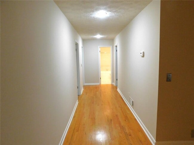 Building Photo - 626 Indian Hills Pkwy NE