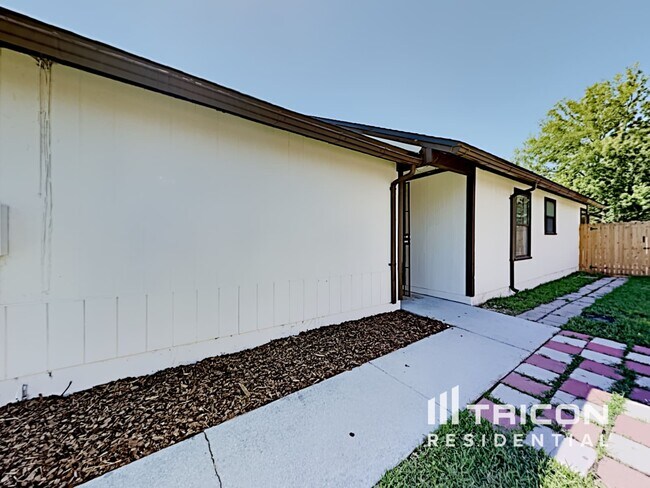 Building Photo - 2660 Malibu Cir