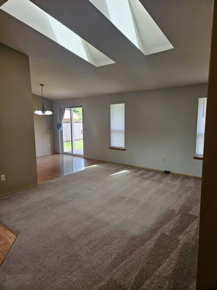 Building Photo - 609 N Granite Ave