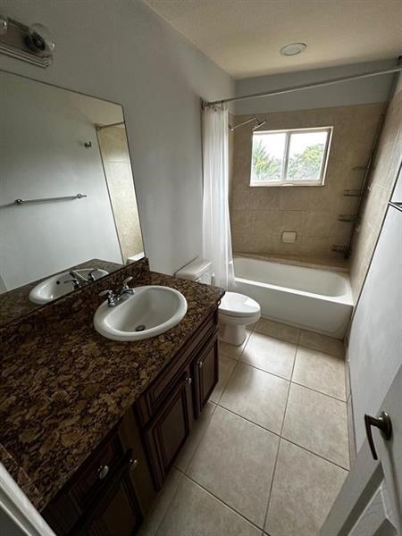 Building Photo - 578 NE 20th St