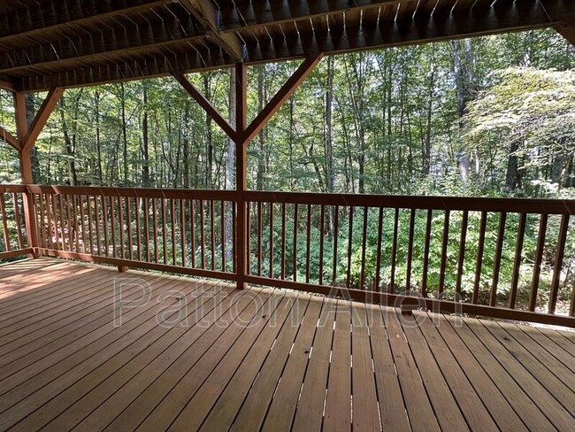 Building Photo - 9 Ravenwood Ln